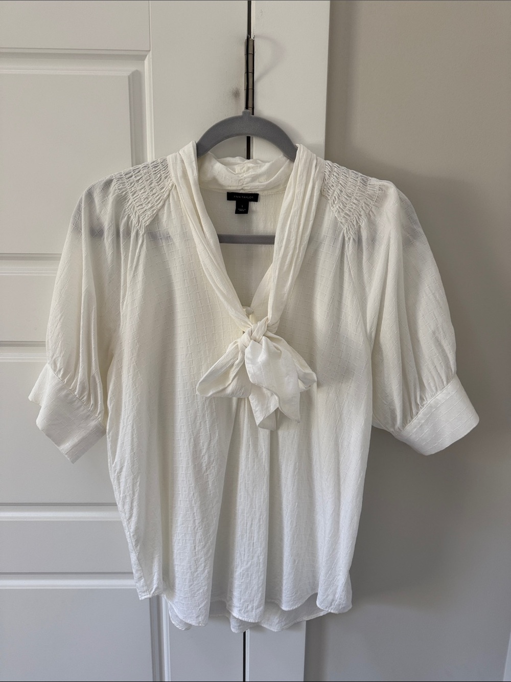 Ann Taylor Ivory Tie-Neck Blouse - Sz Small